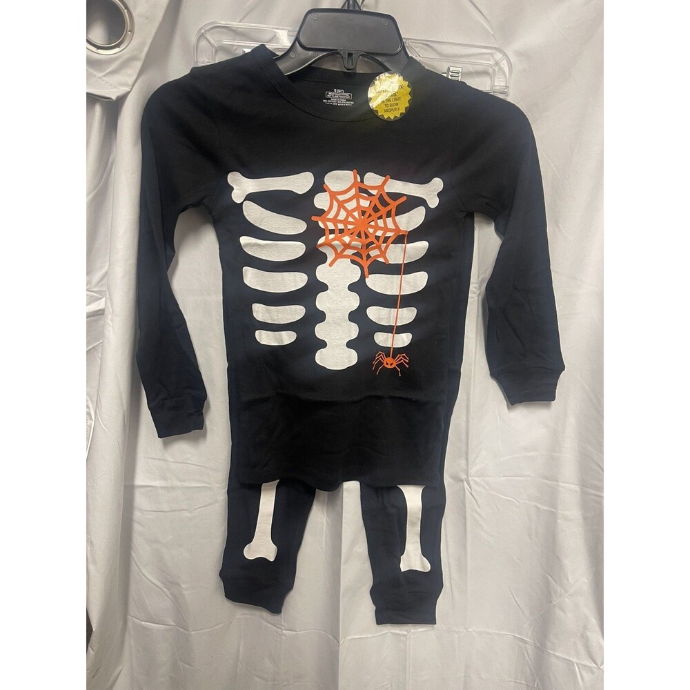 Boy's Skeleton Halloween pajama 2 Piece Set, Shirt And Pants Size S6-7